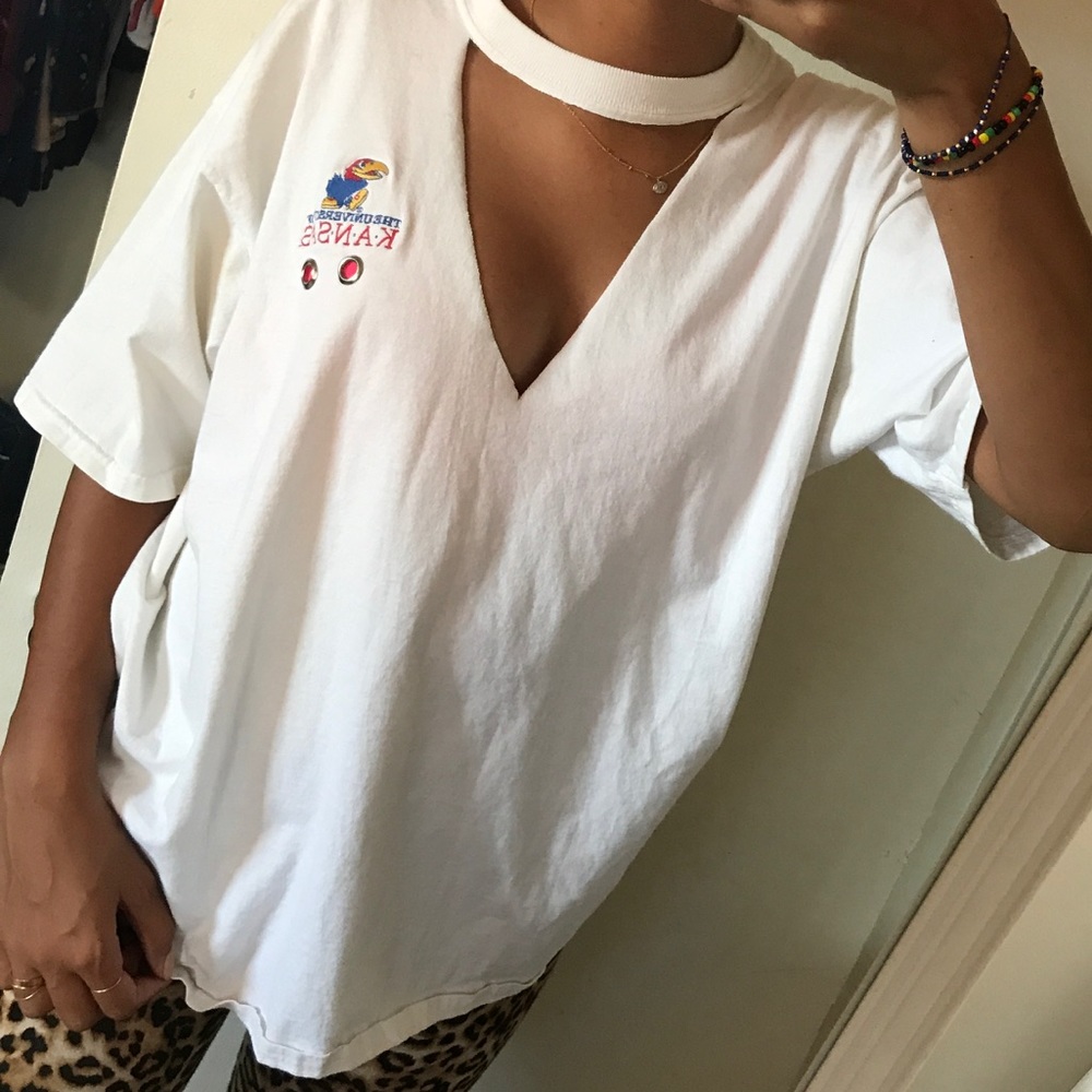 THE UNIVERSITY OF KANSAS OPEN V NECK TOP